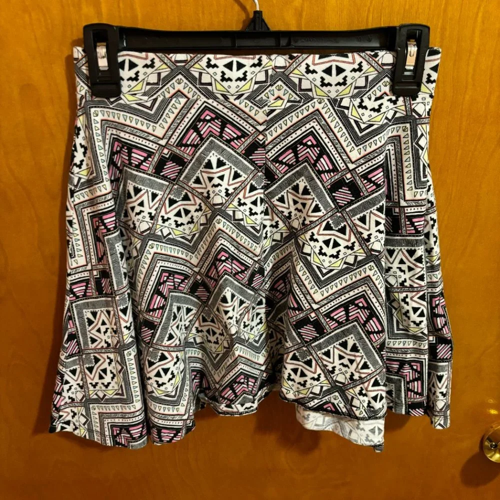 Pink Victoria Secret Geometric Print Circle Skirt Size Small‎